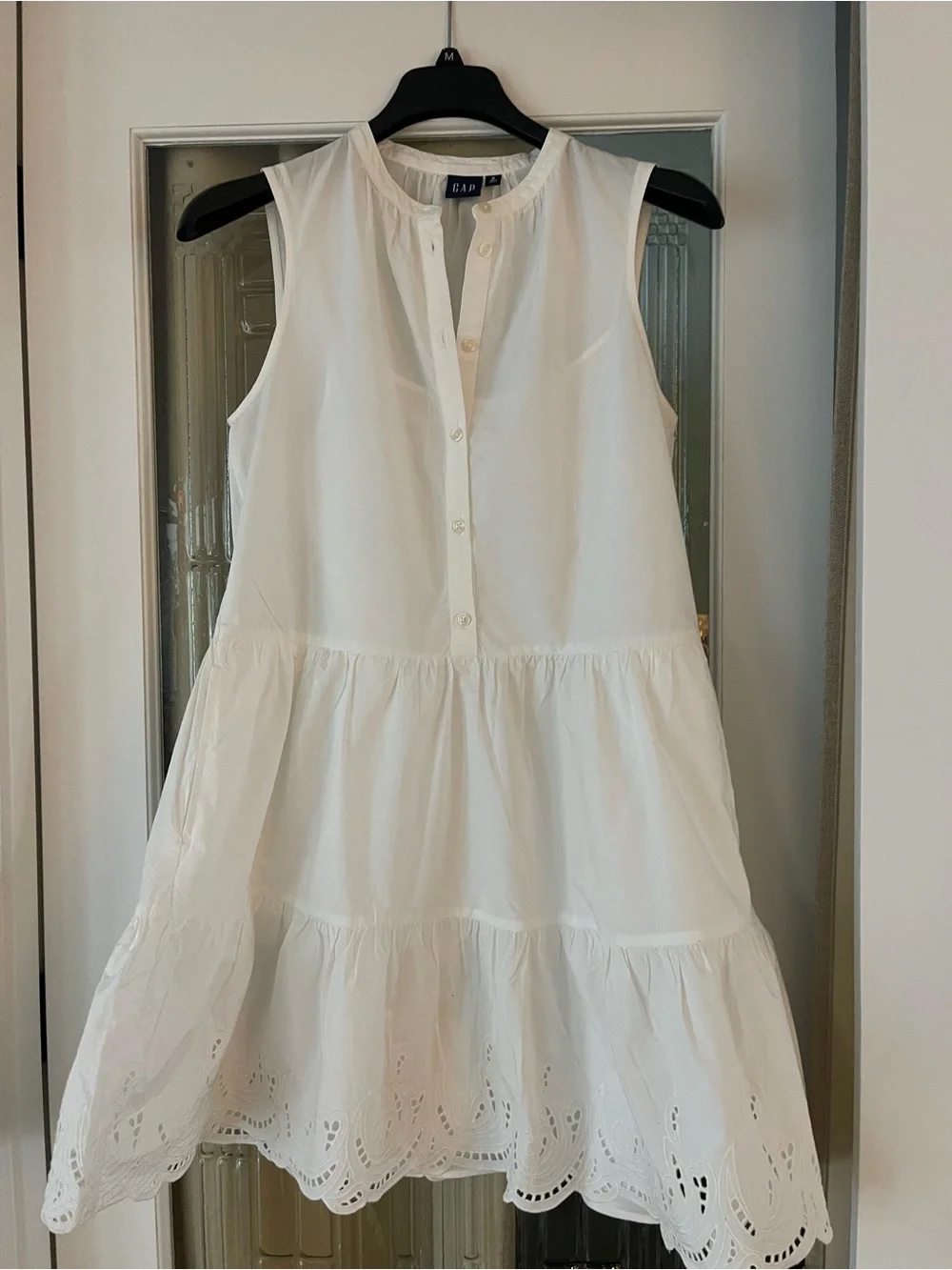 GAP White Eyelet Tiered Sleeveless Shirt Dress with Slip Lining & Pockets - Picture 2 of 9